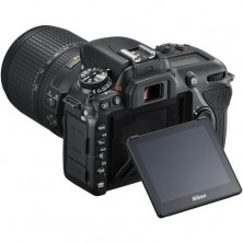 Nikon D7500 20.9MP Digital SLR Camera (Black) with AF-S DX NIKKOR 18-140mm f/3.5-5.6G ED VR Lens 